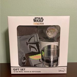 🍀NWT Star Wars The Mandalorian Gift Set 12 Ounce Mug, Crew Socks & Keychain